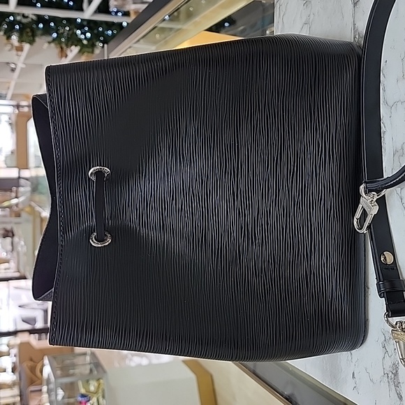 NEWAuthentic Louis Vuitton Epi Noir NeoNoe MM Black Shoulder Bag - Picture 2 of 5